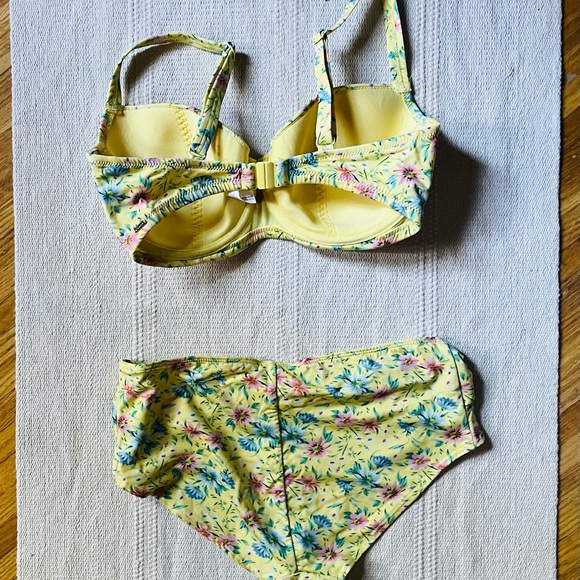 CHANGE BIKINI - Picture 6 of 8